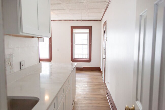 Building Photo - 367 Spruce St