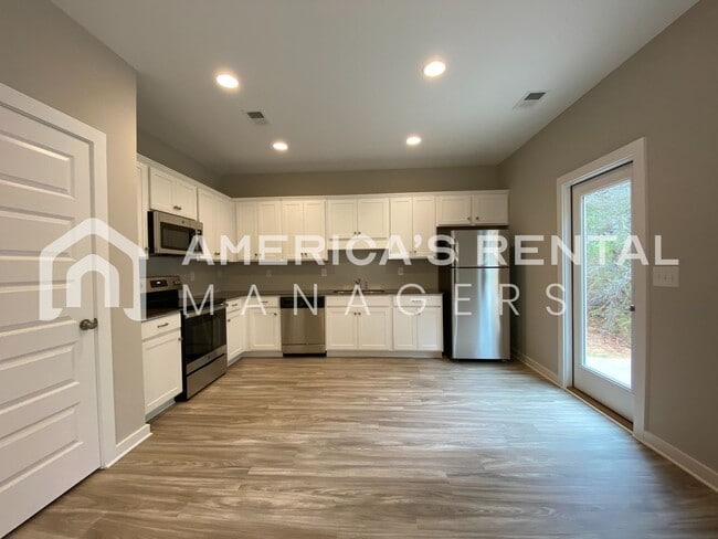 Building Photo - Home for Rent in Lincoln, AL!!! Sign a 13 ...