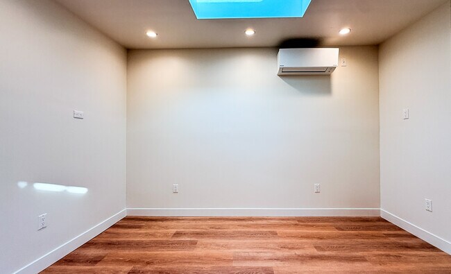 Foto del edificio - 546 W Ash Ave