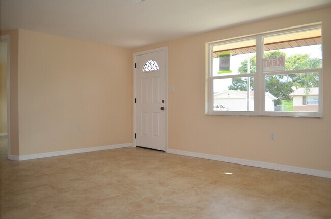 Foto del edificio - REDUCED PRICE! Beautiful house!
