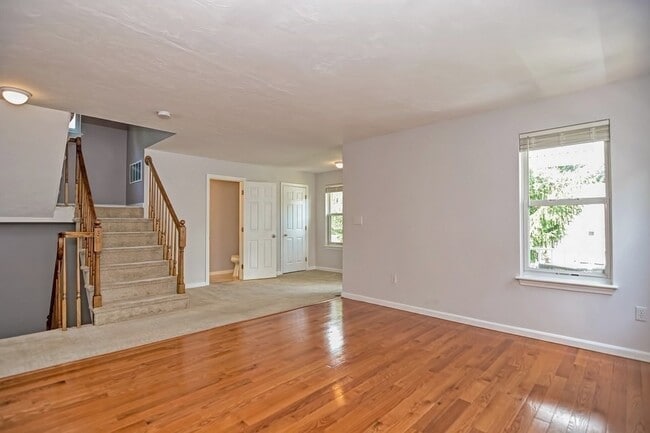 Building Photo - 35 Lilac Cir