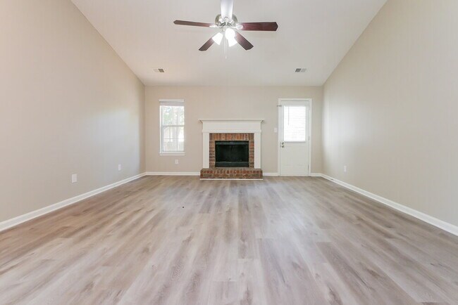 Building Photo - 1575 Elizabeth Ln