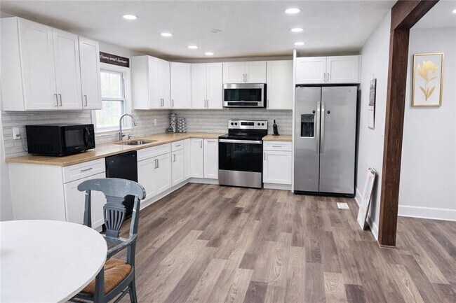 Foto del edificio - 3749 Pin Oak Cir