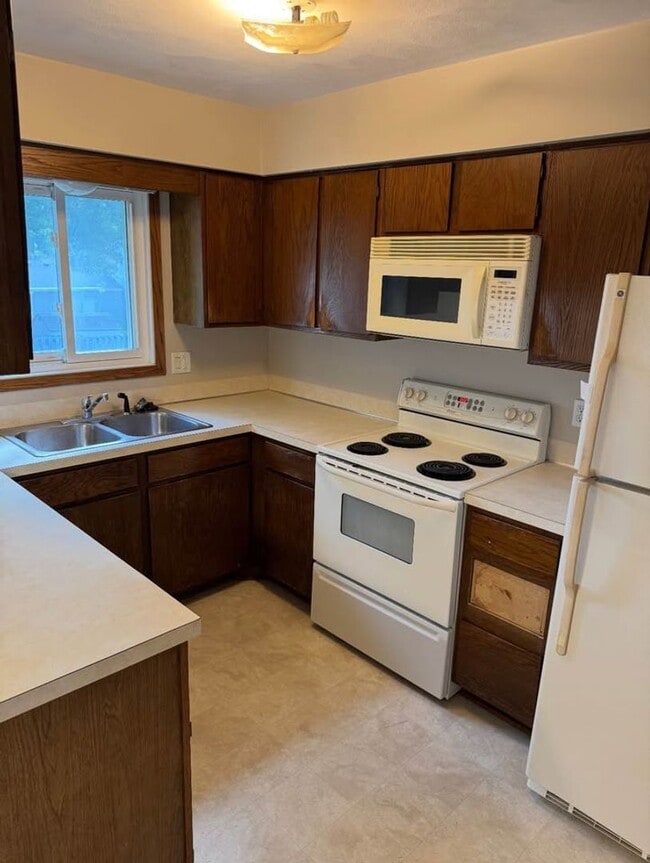 Foto del edificio - 2245 N Cedar Ave