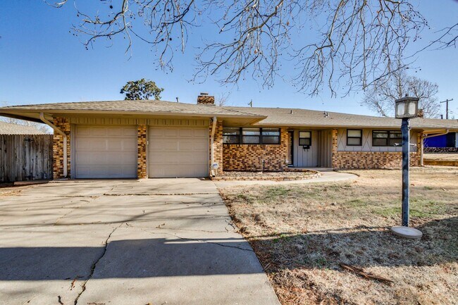 Photo - Three bed house in Coronado Heights