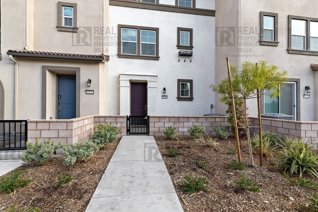 Foto del edificio - Modern 3-Story Townhome in Prime Temecula ...