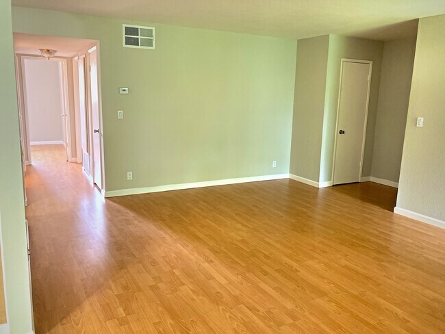 Foto del edificio - 247 N Capitol Ave