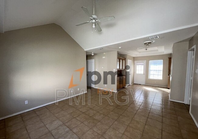 Building Photo - 515 La Mancha Dr