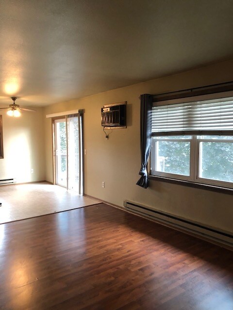 Living Room/Dining - 611 Crawford Dr