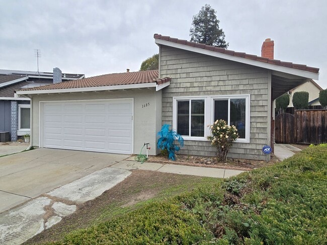 Building Photo - 1685 Chesterton Cir