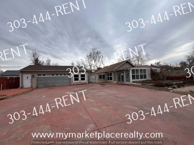 Photo - 2 Bedroom & 1 Bathroom Located in Denver! House