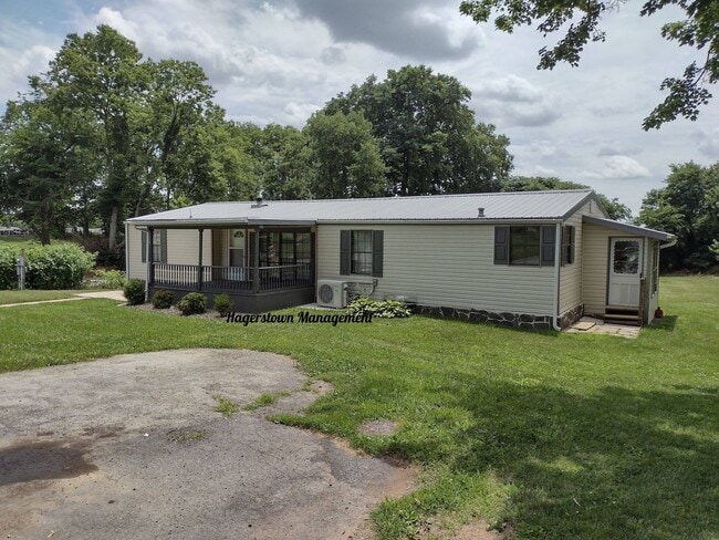 Building Photo - Property In Country Setting