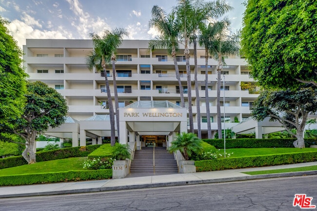 Building Photo - 1131 Alta Loma Rd