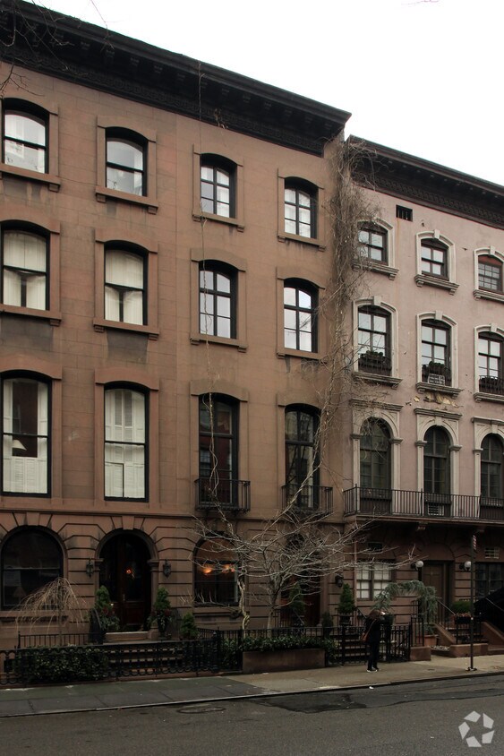 Primary Photo - 25 W Ninth St
