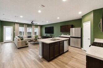Building Photo - 15556 Mallow Ct