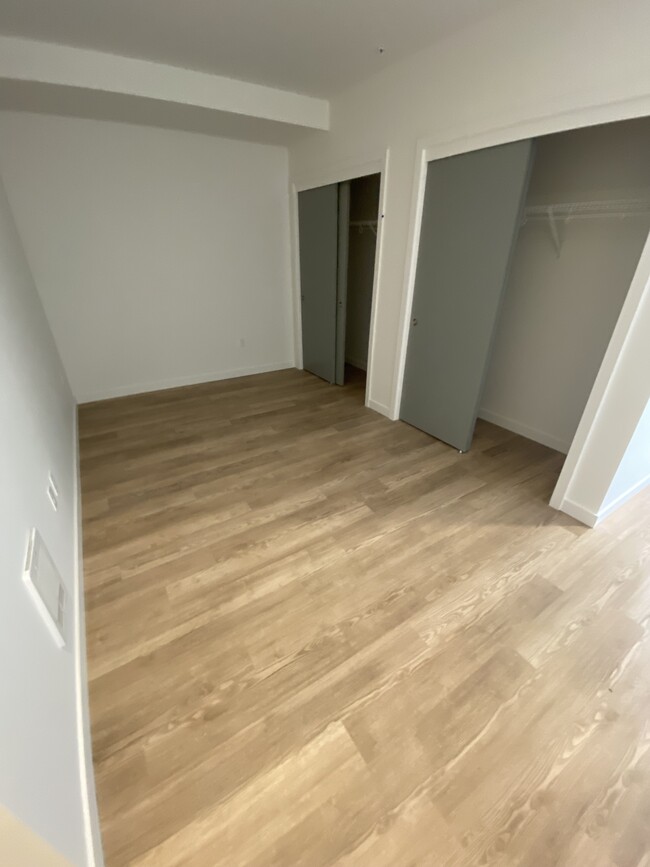 Open 1 BD, 1 BA - 498SF Bedroom - Proctor Flats