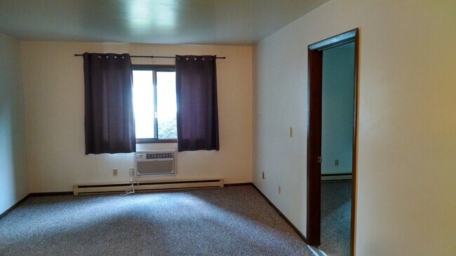 Building Photo - 401 N East St