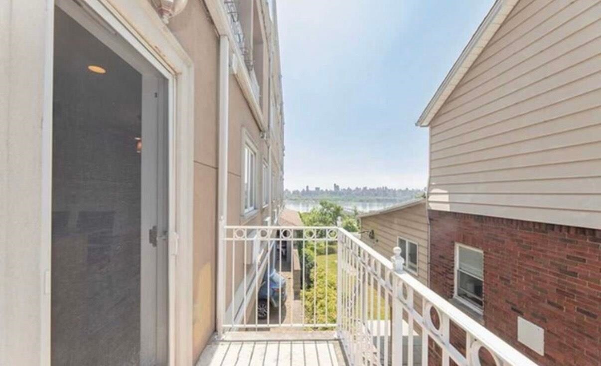 Foto principal - 196 Cedar St