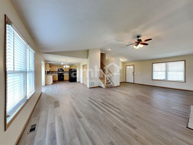 Foto del edificio - 219 Hayfield Dr