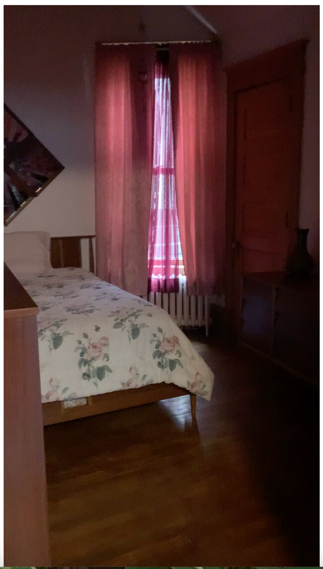 Dormitorio 1 - 429 Minnehaha Ave E