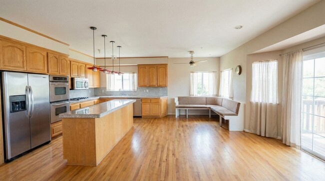 Foto del edificio - Expansive Valley Views & Private Living in Castro Valley - 4BD/3BA Exec Home