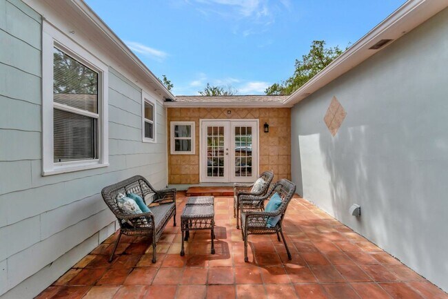 Foto del edificio - 4/2 HOME CHARMING GULFPORT HOME FEATURING ...