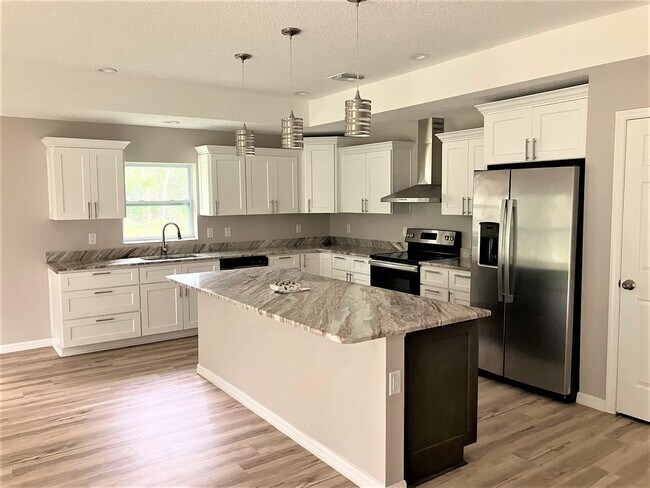 Foto del edificio - BEAUTIFUL! 2000 sq ft 3BR/2BA Home For Rent!