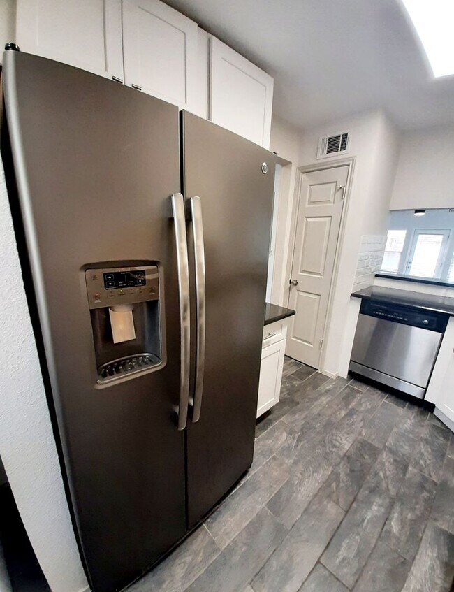 Foto del edificio - 3635 Garden Brook Dr