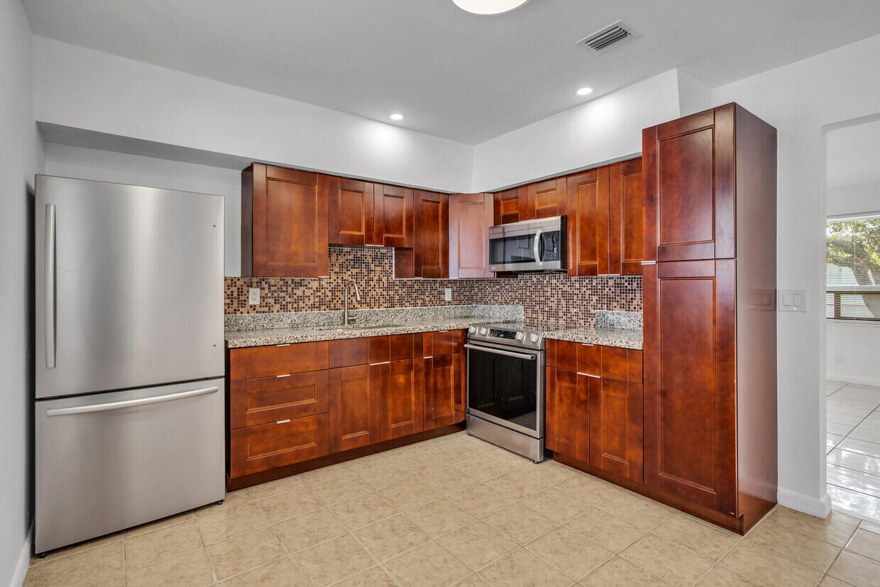 Primary Photo - 340 SW 11th Ave