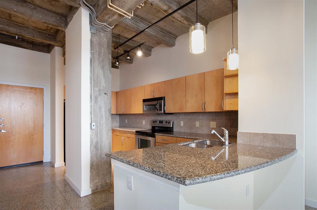 Foto principal - 221 W Lancaster Ave