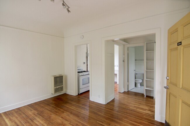 Building Photo - 806 Lucile Ave