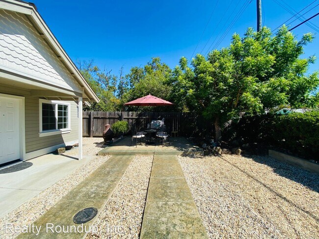 Foto del edificio - 3 br, 2 bath House - 9664 Kent St