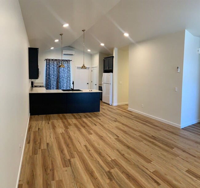 Building Photo - Newer Home for Lease!
