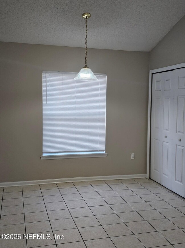 Building Photo - 1876 Creekview Dr