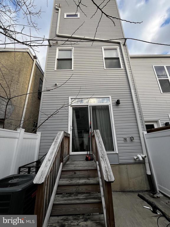 Building Photo - 1332 S 30th St
