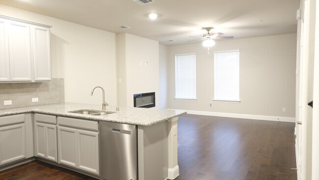 Foto del edificio - 332 Blackthorne Dr