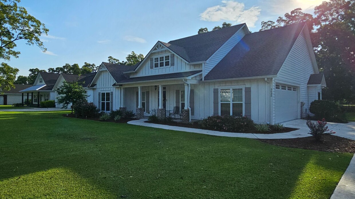 Primary Photo - Beautiful home in Plantation Point