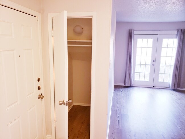 Entry has a large coat/storage closet - 2405 Mission Hill Dr