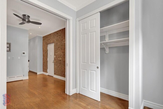 Foto del edificio - 230 E 32nd St