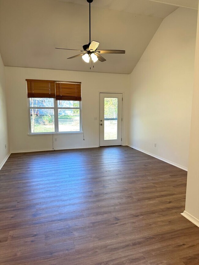 Foto del edificio - 311 Dogwood St