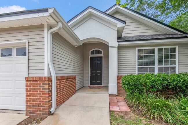 Building Photo - 2521 Heathrow Dr