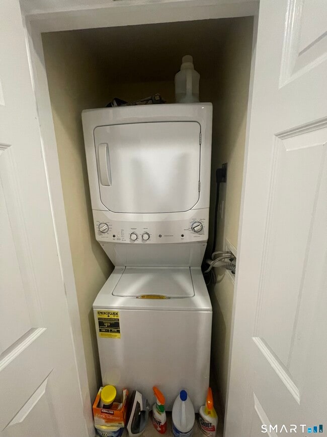 Building Photo - 345 Greenwich Ave