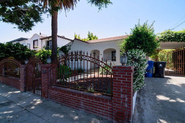 Foto del edificio - 641 N Martel Ave