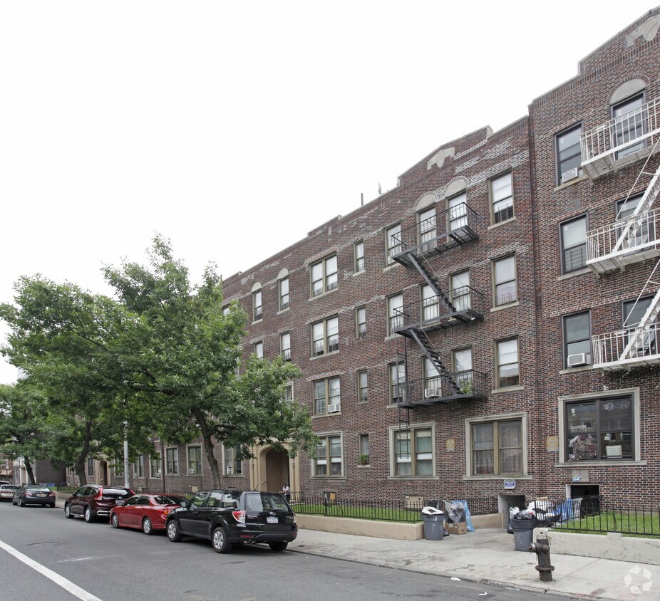 Primary Photo - Maple Terrace