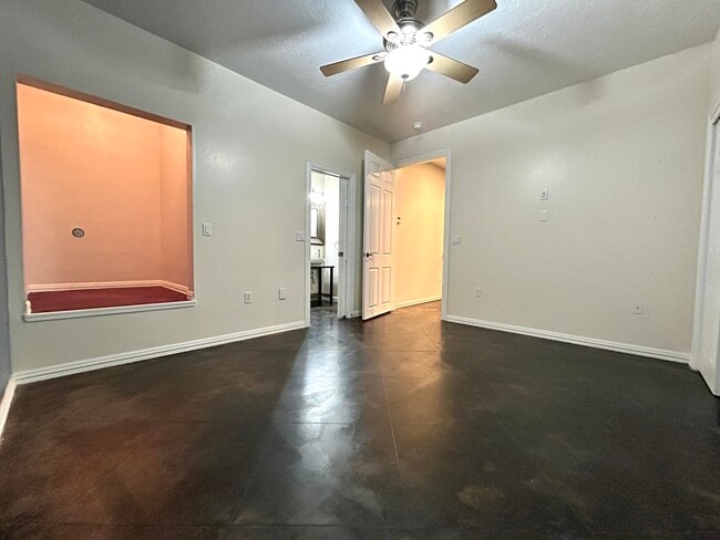 Building Photo - 1001 Pinzon St NW