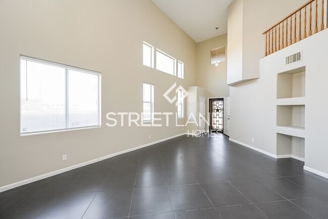 Building Photo - REDUCED!
