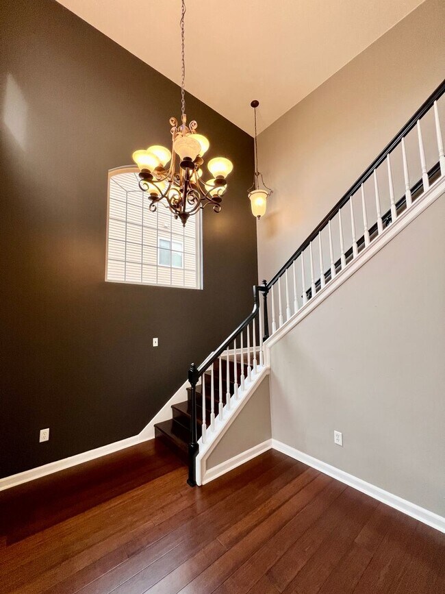 Foto del edificio - 6 Bed 4 Bath in West End