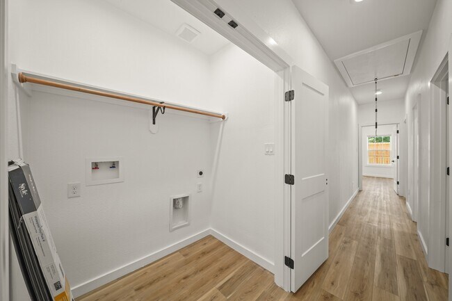 Foto del edificio - 6206 Lyndhurst Dr