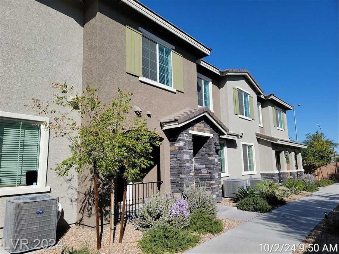 Primary Photo - TOWNHOME IN GATED COMMUNITY AT SOUTH END O...