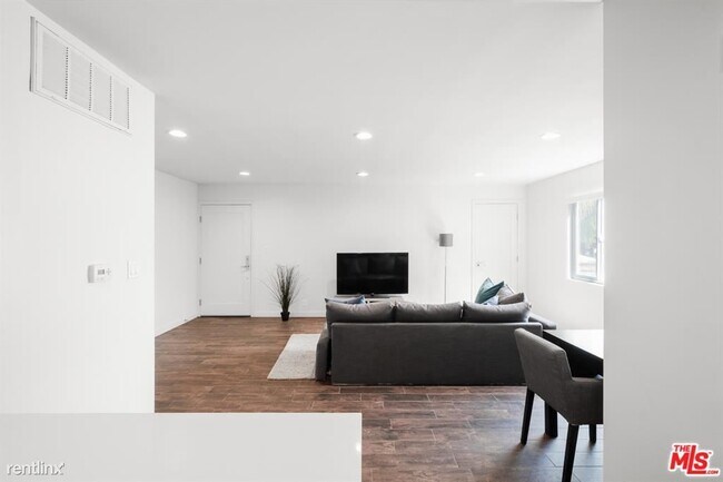 Building Photo - 2 br, 1 bath House - 2614 Kansas Ave Apt G